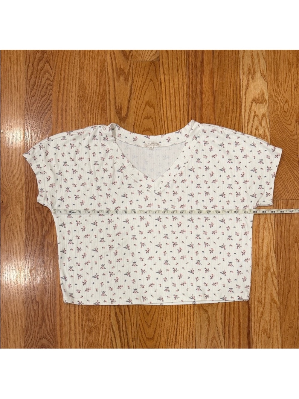 NWOT Z Supply Short Sleeve Floral V-Neck Tee- Size Medium